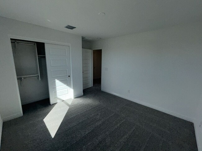 Building Photo - 14391 W Sand Hills Rd