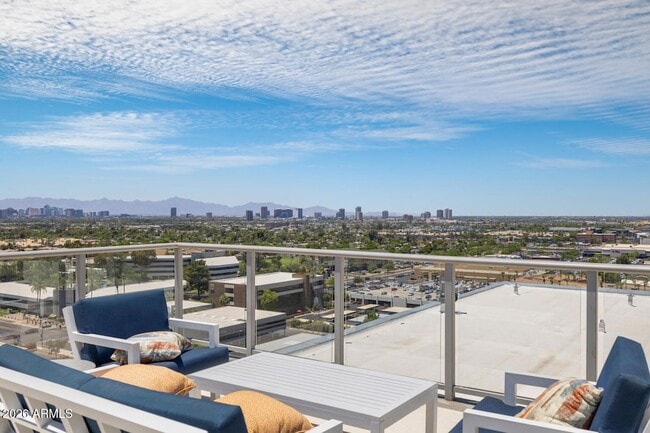 Building Photo - 2211 E Camelback Rd