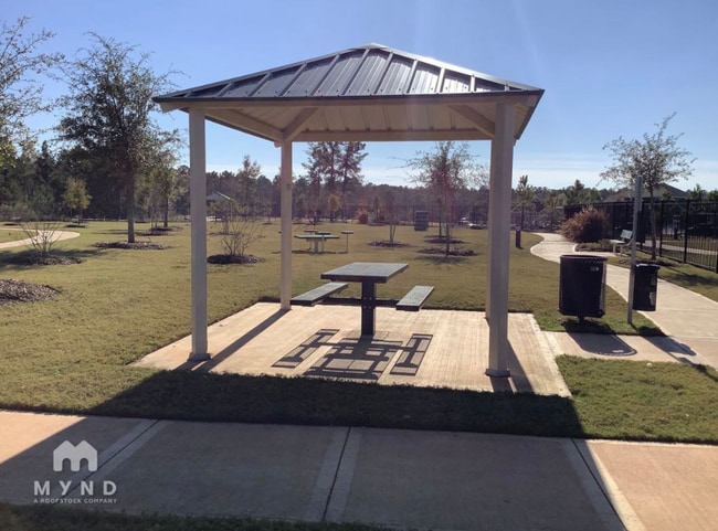 Building Photo - 15419 Maple Ter Dr