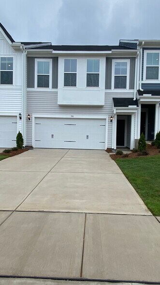 Primary Photo - 190 Nimble Way
