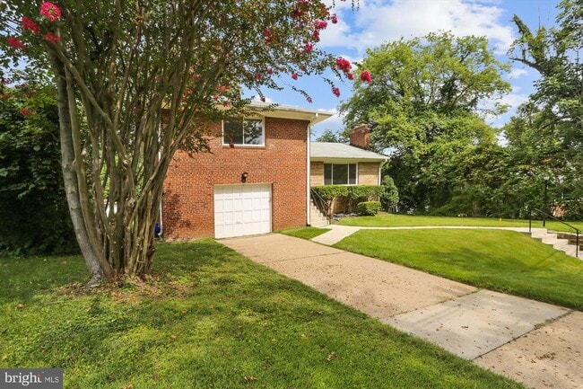 Building Photo - 4503 Traymore St