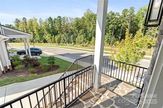 Building Photo - 805 Naples Dr