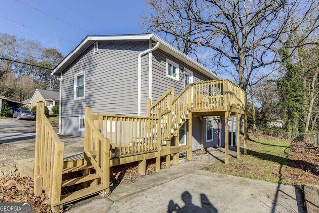 Building Photo - 284 Barfield Ave SW