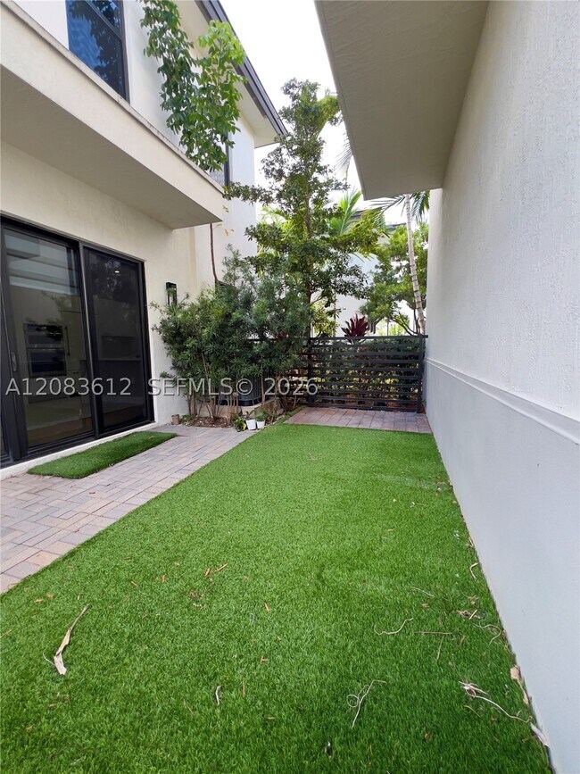 Building Photo - 8281 NW 48th St