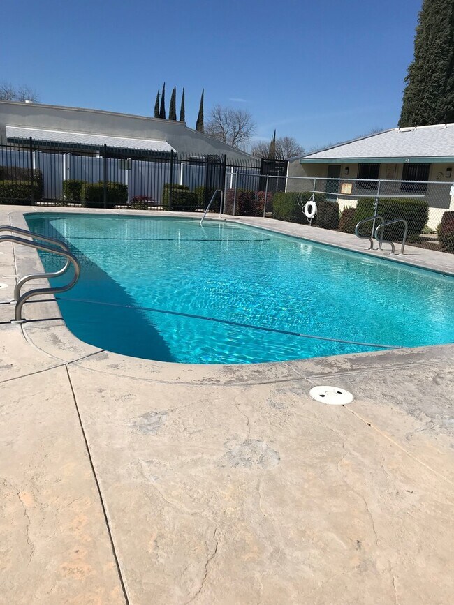 Building Photo - SHE330