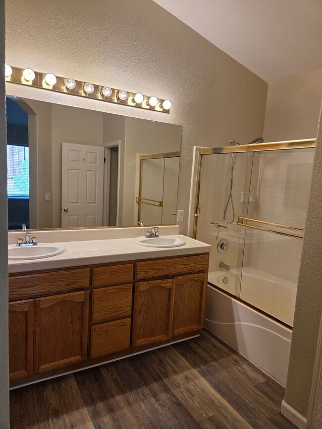 Building Photo - Cobble Hills Community - 3 Bdrm, 2 Bath