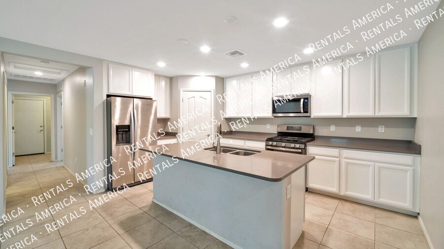 Building Photo - 4910 S River Run Dr