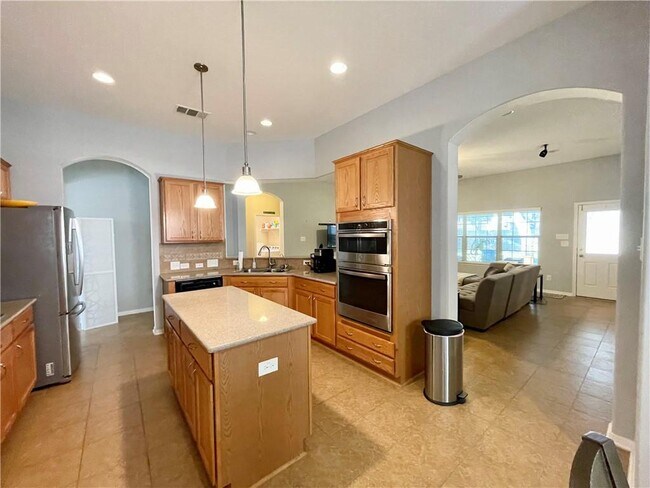 Building Photo - 501 King Eider Ln