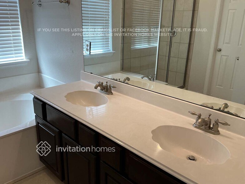 Building Photo - 222 Vernon Dr