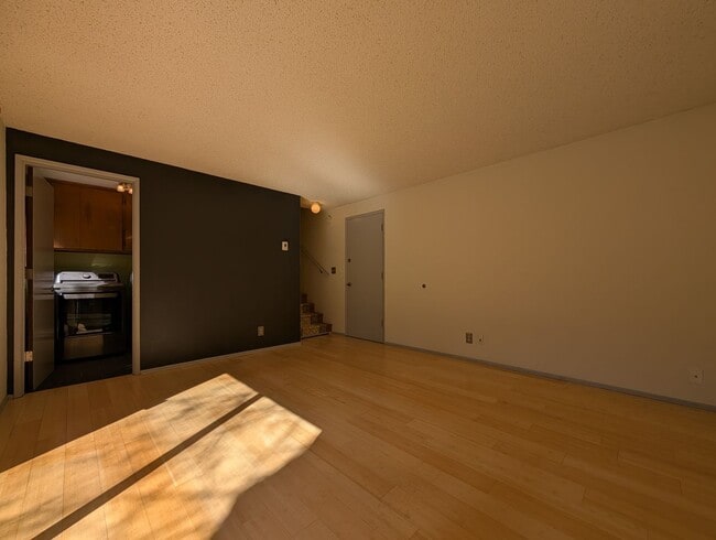 Building Photo - Fantastic 3-Bedroom, 2.5-Bath Home In East Eugene!