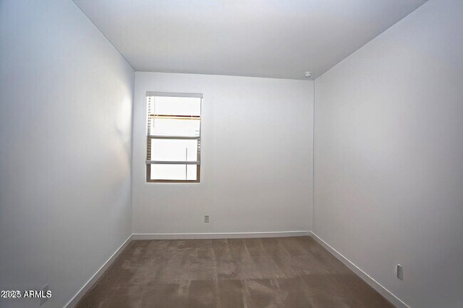 Building Photo - 2558 W Pecan Rd