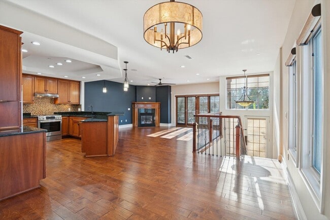 Building Photo - 934 W Huron St