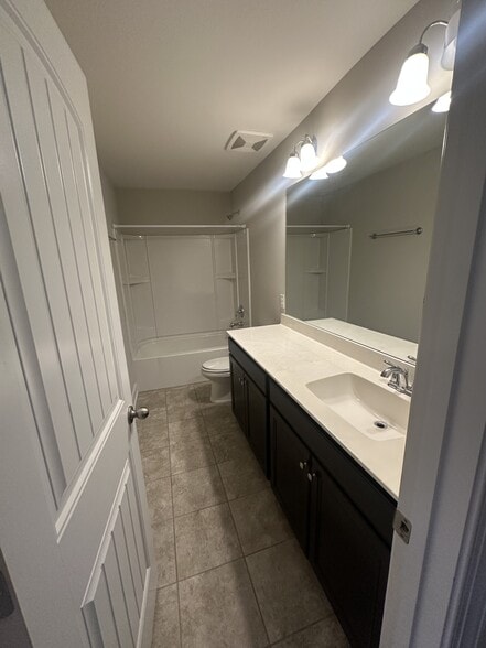 Building Photo - 5448 Pisano St