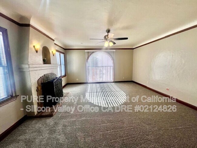 Building Photo - 717 E Lake Ave