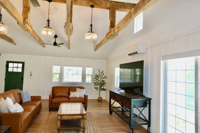 Building Photo - NEWLY Designed & Furnished Modern Farmhous...