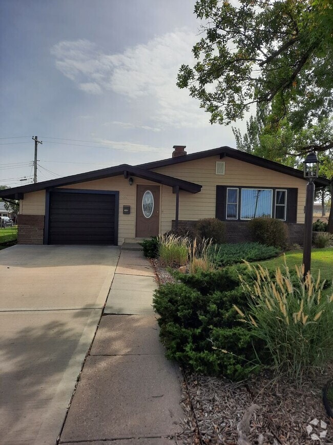 Building Photo - 3 BED | 1 BATH | SINGLE GARAGE | SOUTH