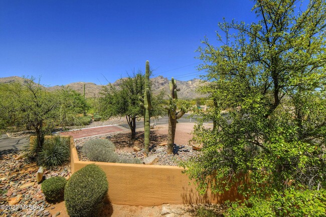 Building Photo - 6651 N Campbell Ave