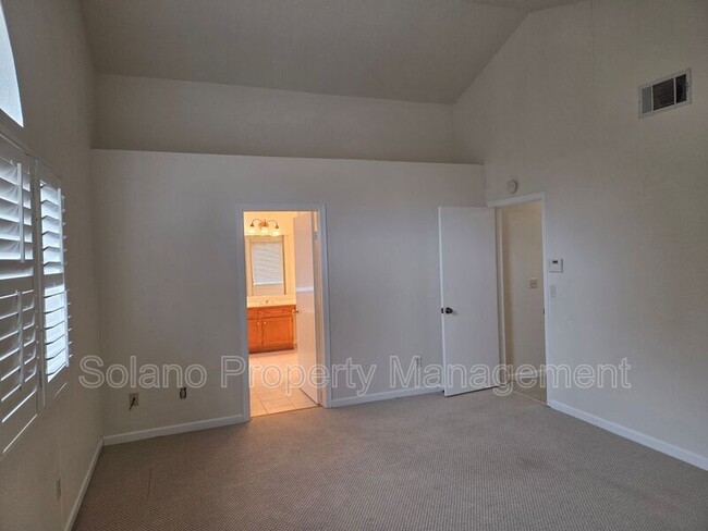 Building Photo - 1204 Shell Ct