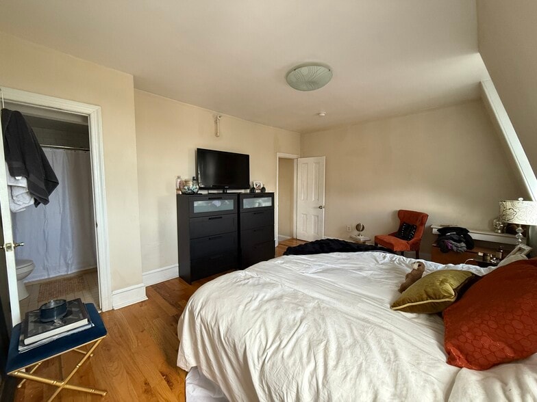 Primary Bedroom - 988 N 5th St