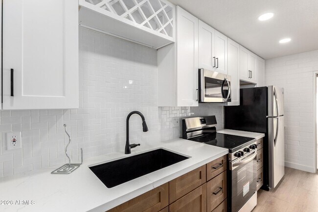 Building Photo - 4848 N Woodmere Fairway