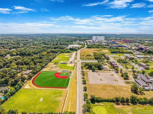 Building Photo - 725 Eastview Dr