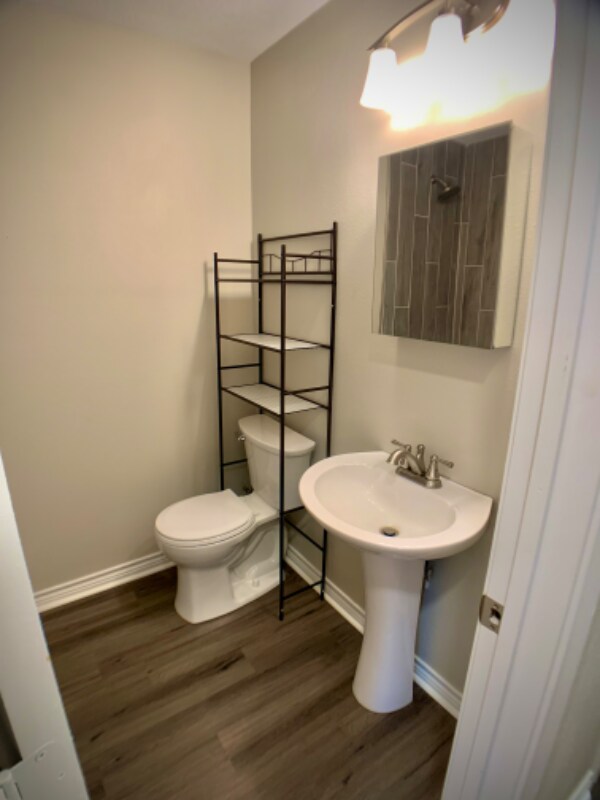 Building Photo - 628 Marion Dr N