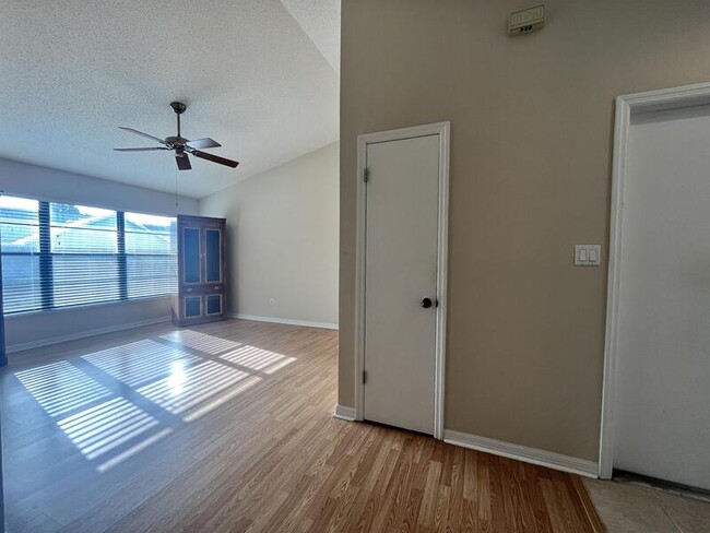 Building Photo - 10448 Water Hyacinth Dr