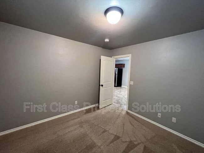 Building Photo - 129 Ashley Dr