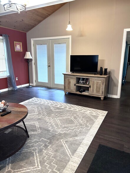 Building Photo - 16 Hillcrest St