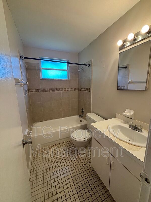 Building Photo - 325 5th St S