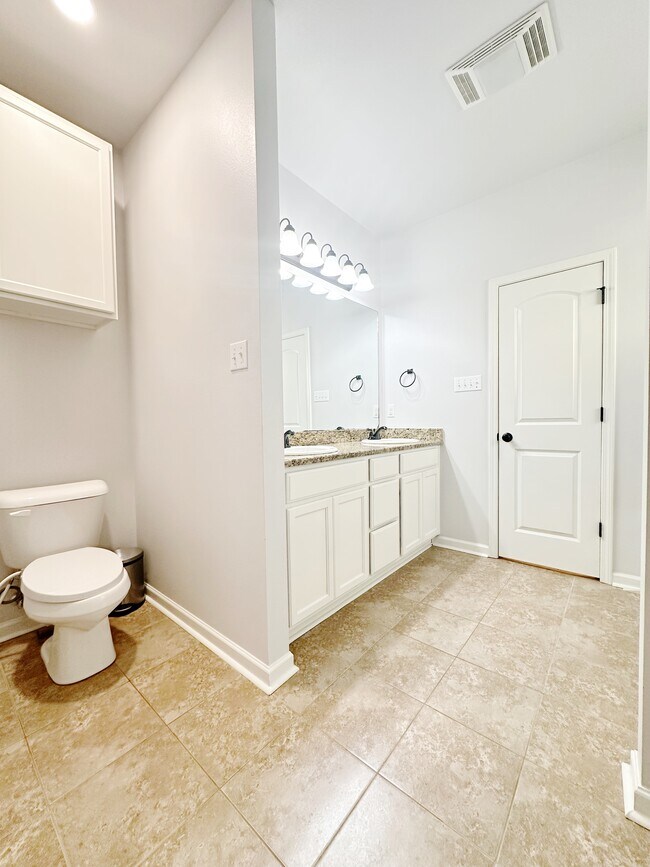 Building Photo - 4847 Juniper Park Dr