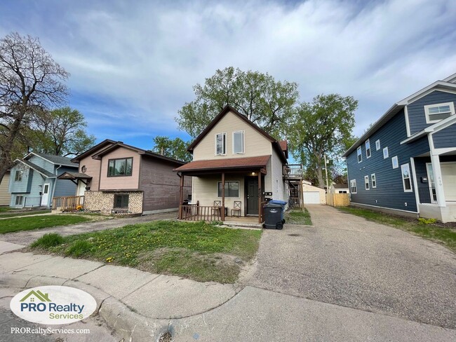 Building Photo - 423 NE Taylor St
