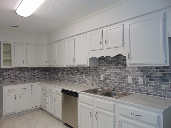 Building Photo - 5958 Lake Trace Cir