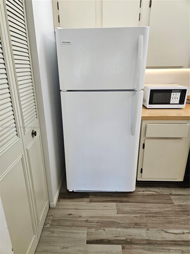 Building Photo - 441 Pine Glen Ln