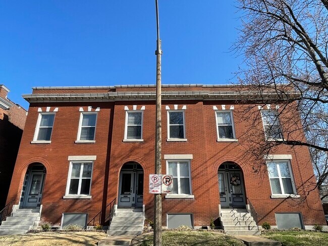 Building Photo - 3401 Hartford St