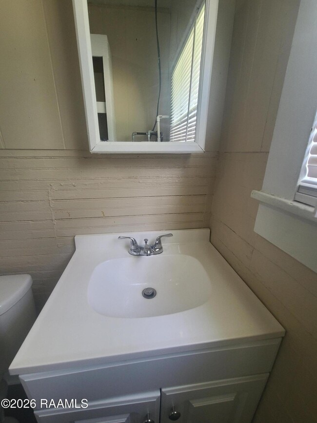 Building Photo - 1032 N Railroad Ave