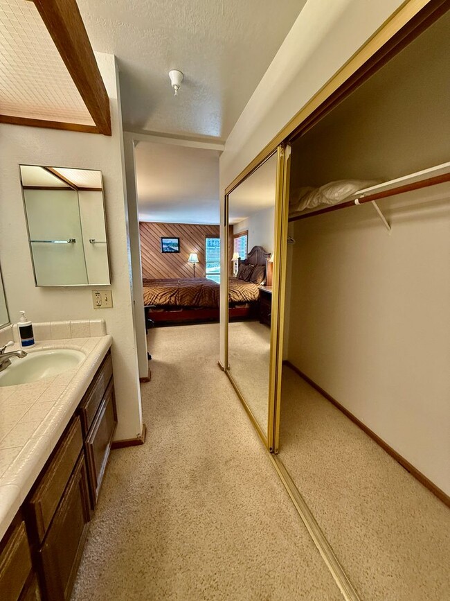 Building Photo - FOR RENT – Aspen Creek Condo in Mammoth Lakes