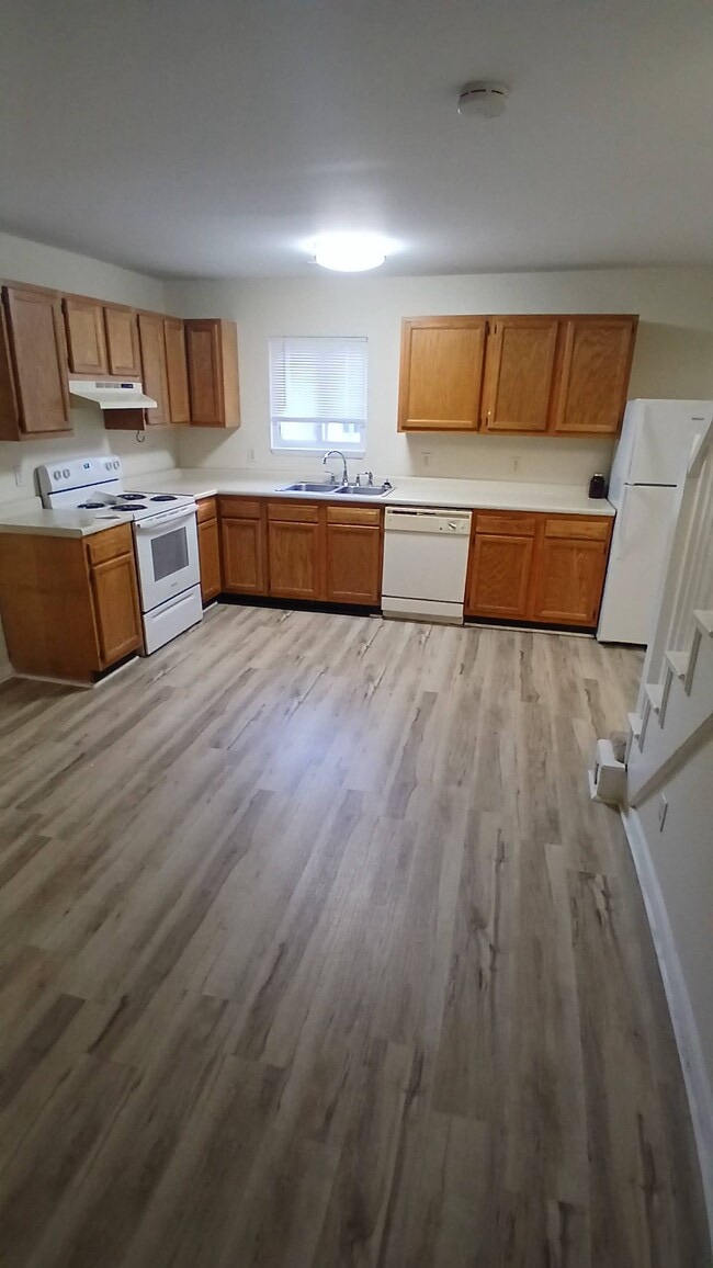 Building Photo - 271 W Main St