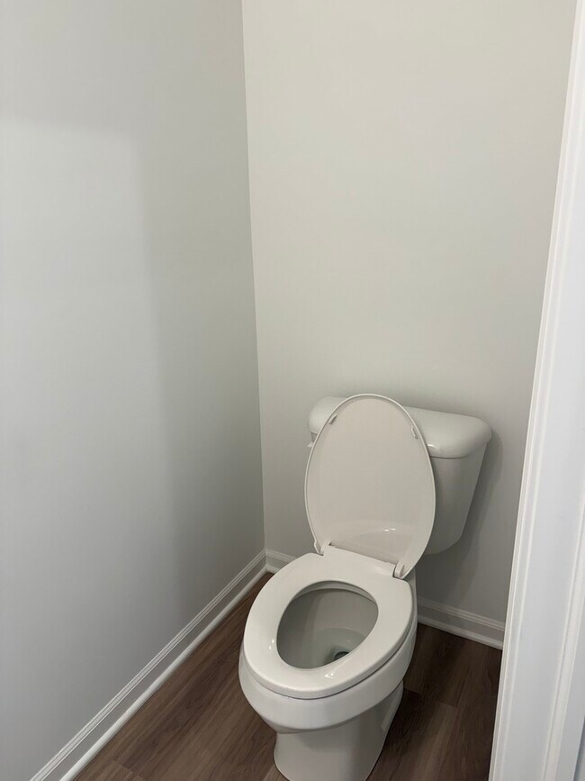 Building Photo - 302 Kingsport Dr