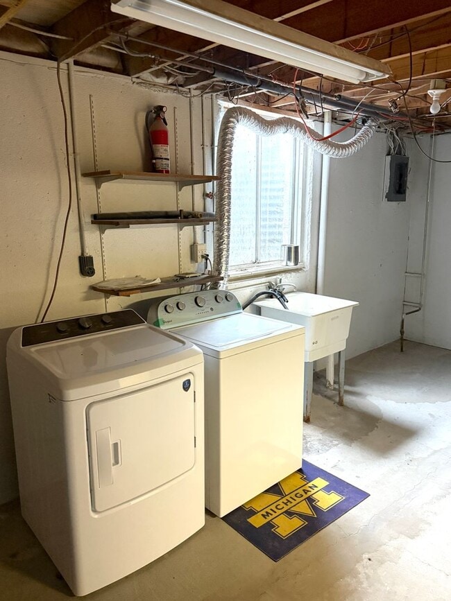 Building Photo - Newly Renovated! - 2 Bedroom, 1.5 Bathroom Condo In Van Buren Twp, Mi