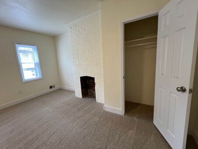 Building Photo - Updated 1BR 1 Bath house with office now available!
