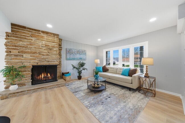 Building Photo - 593 Bristol Ln