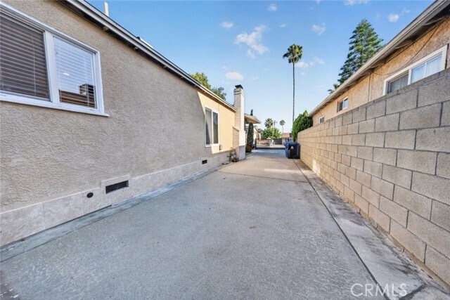 Building Photo - 11407 Delano St