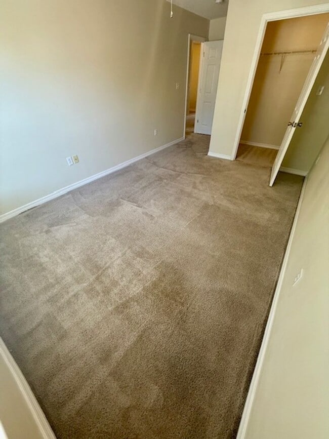 Building Photo - Crestview Townhouse