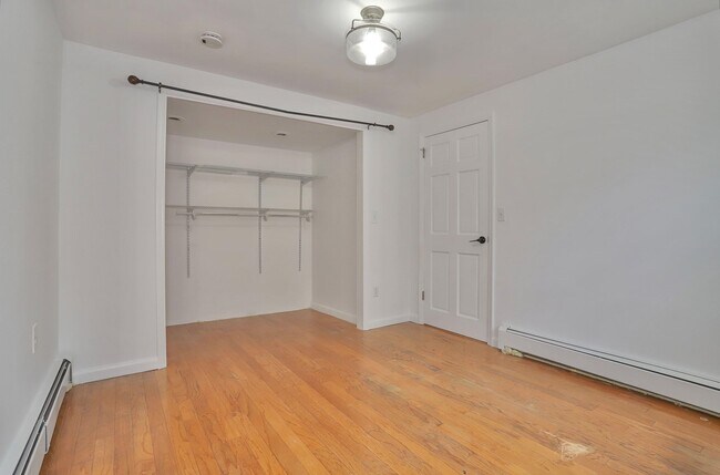 Building Photo - 509 7th St
