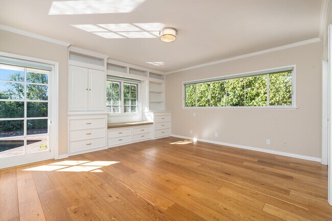 Building Photo - 14972 Camarosa Dr