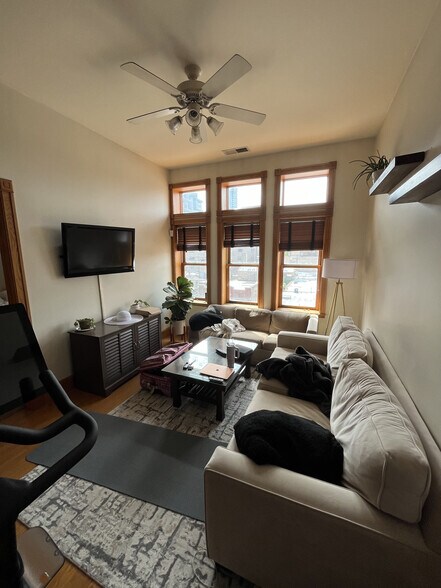 Building Photo - 1162 W Grand Ave