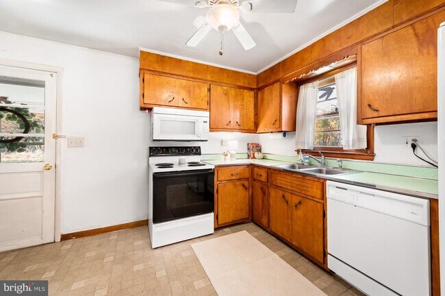 Building Photo - 16811 Ridge Rd