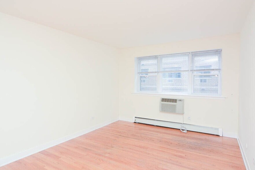 Building Photo - 628 W Wrightwood Ave