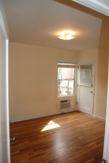 Building Photo - 1054 49th St